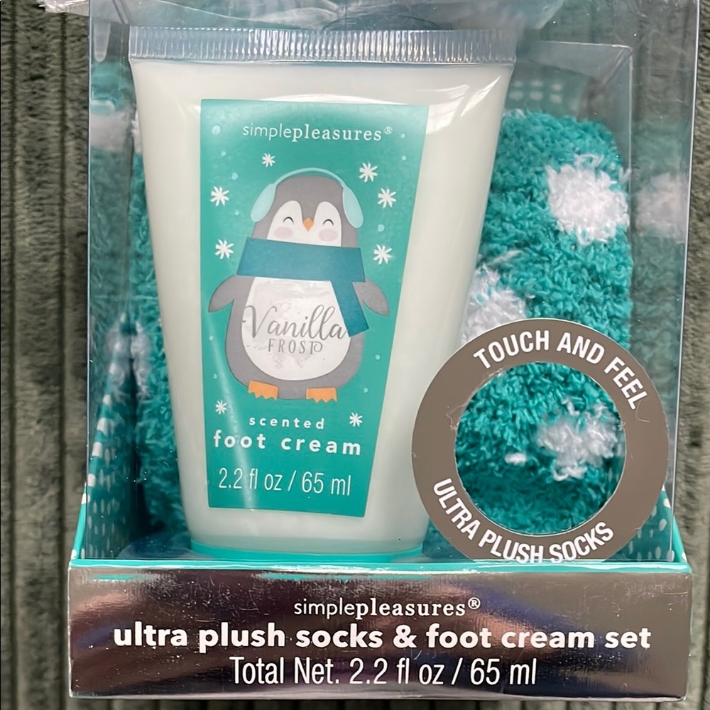 Simple Pleasures Vanilla Frost Foot Cream & Socks Set